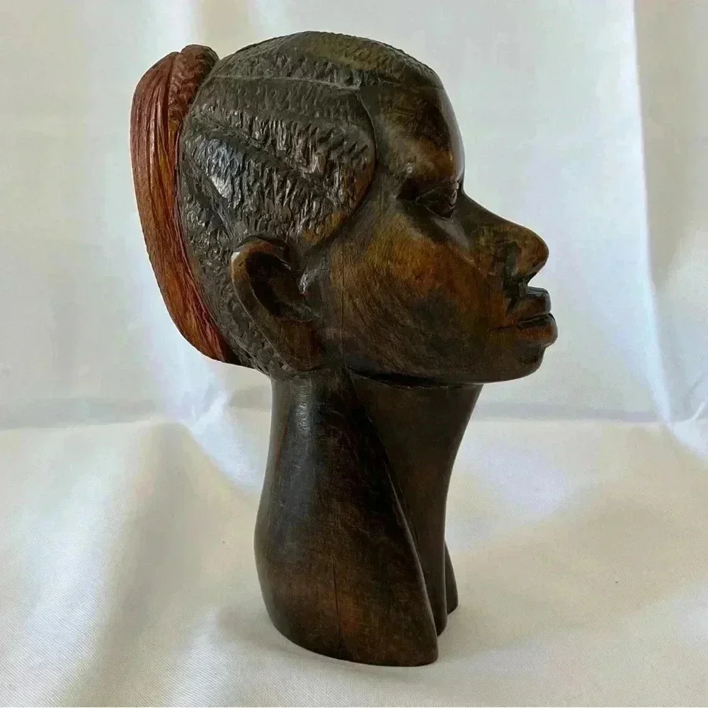 Gorgeous Hand Carved Wood Sculpture of African Woman - Picture 4 of 5
